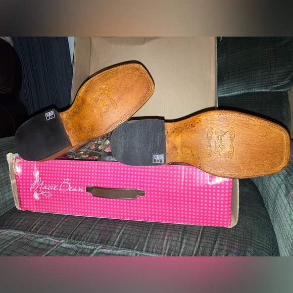 Brand new, never worn Macie Bean cowboy boot! Size 8M - Picture 6 of 13